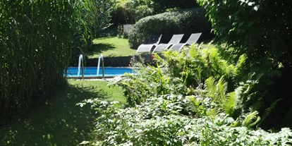 Pensionen - Region Chiemsee - Garten mit Pool - Gästehaus Ehrlich