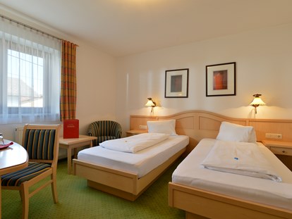 Pensionen - Umgebungsschwerpunkt: am Land - Tirol - Zimmer 3 
Betten können zusammengeschoben werden oder auch getrennt werden. - Frühstückspension Appartements Steinbacher****